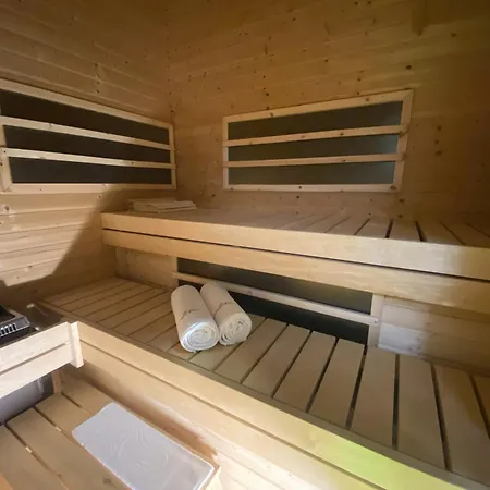Spacious In Nature With Sauna! פוסטוינה