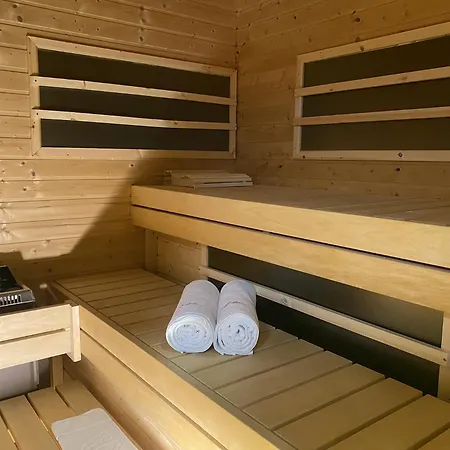 Spacious In Nature With Sauna! דירה
